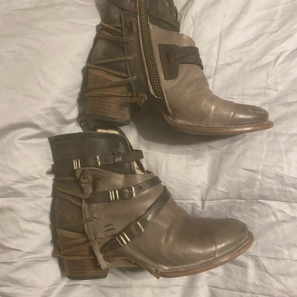 Freebird Crue boots. Size 10. Worn a handful of times. Paid $350 - Picture 1 of 4